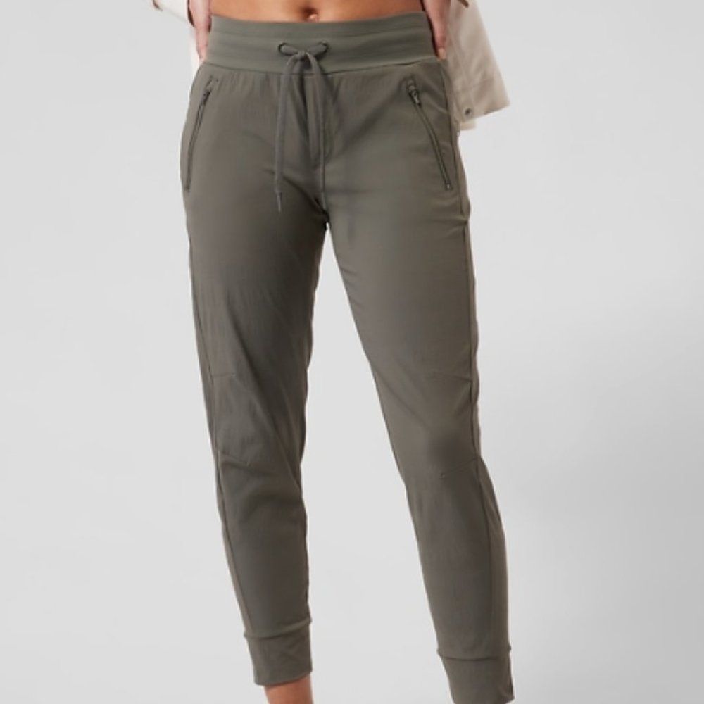 Athleta Trekkie North Jogger (size 4 Tall)